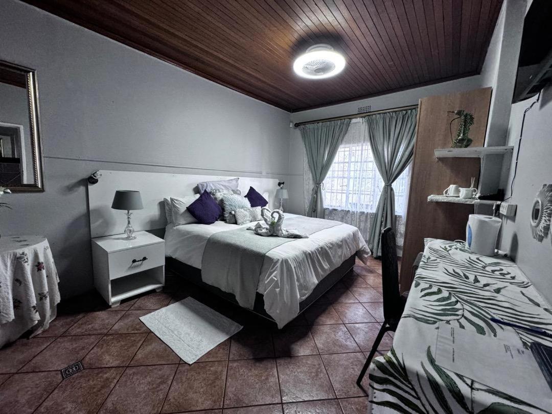 Elsjes Guesthouse Kempton Park Bagian luar foto