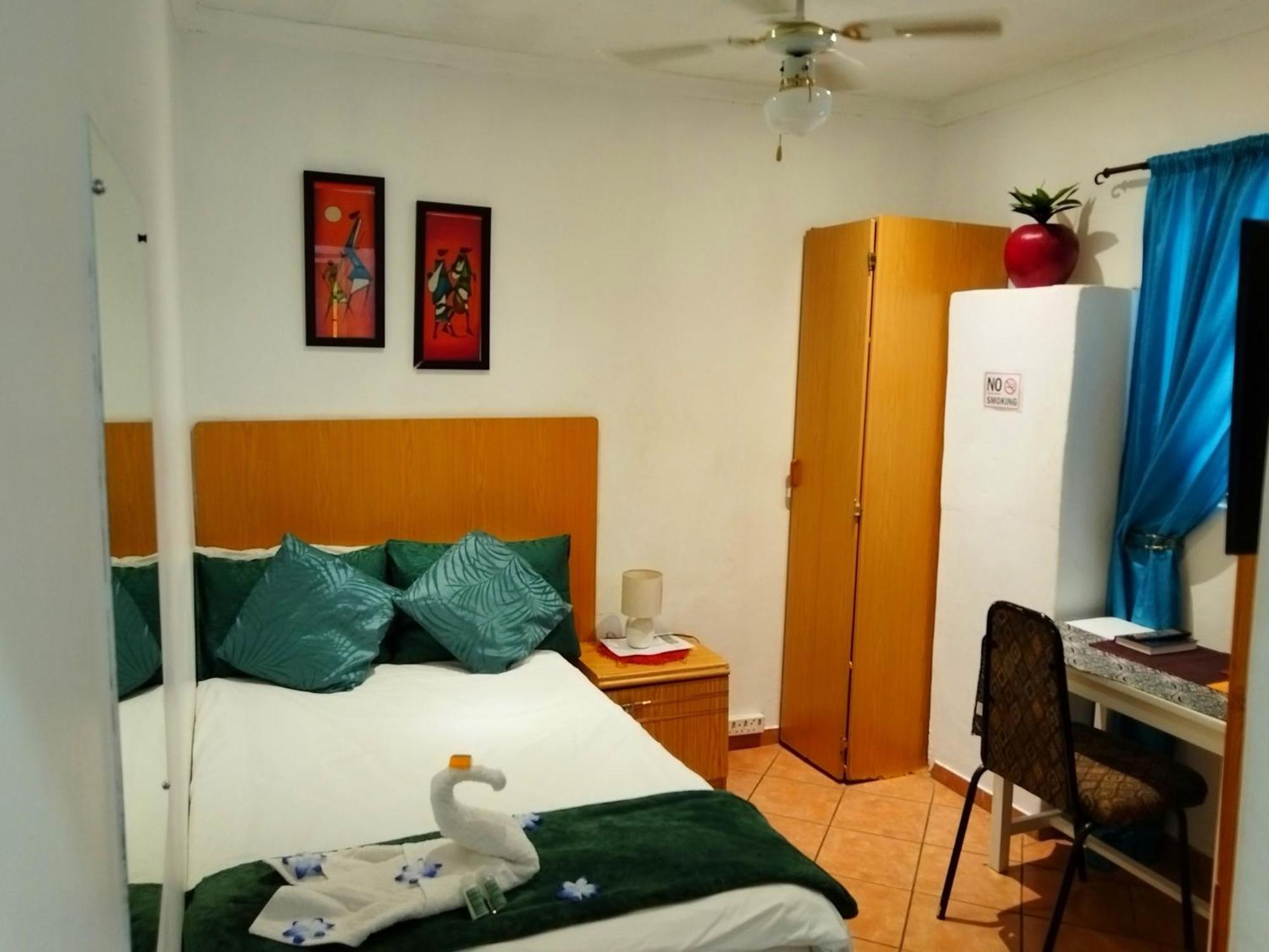 Elsjes Guesthouse Kempton Park Bagian luar foto